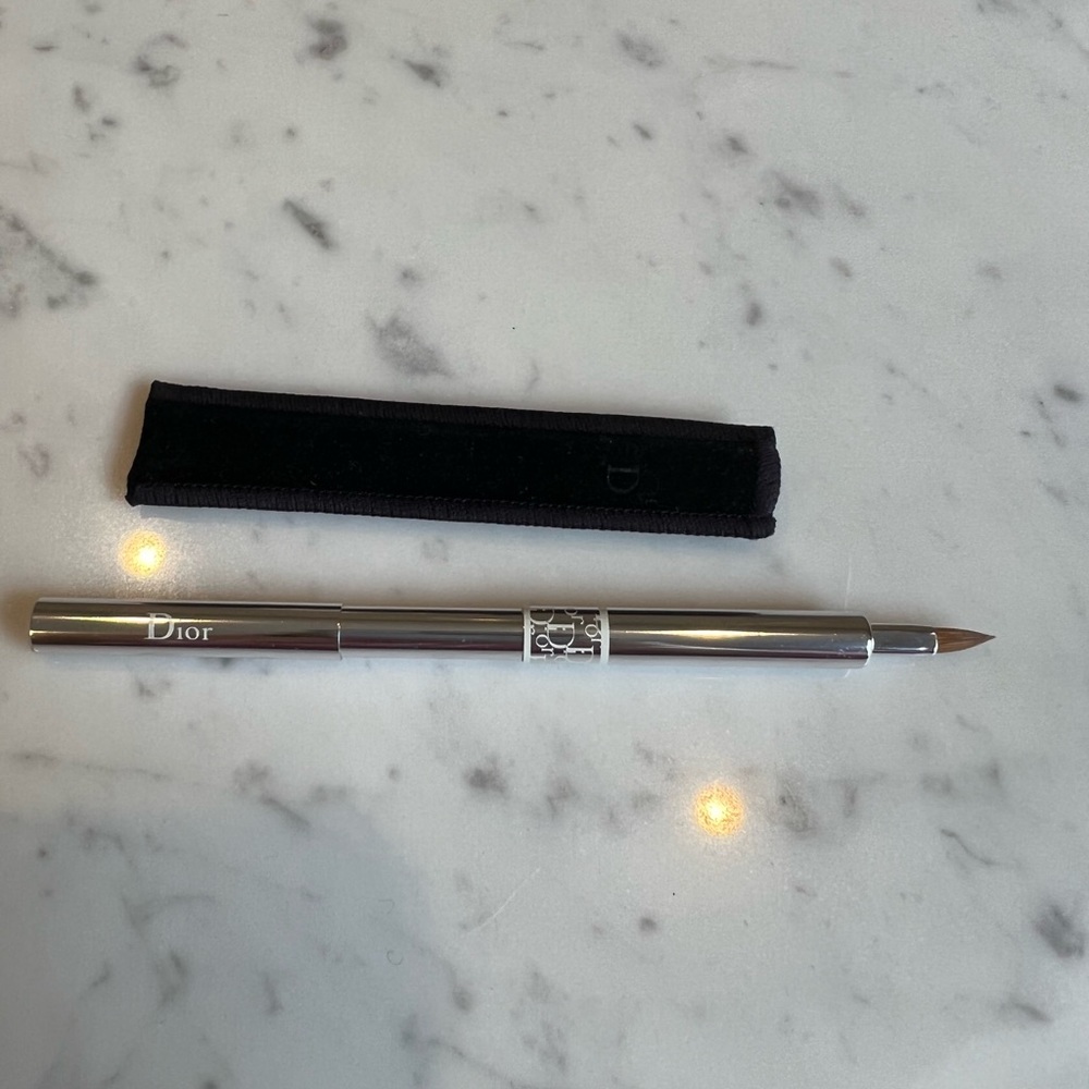 Dior lip brush. Retractable design